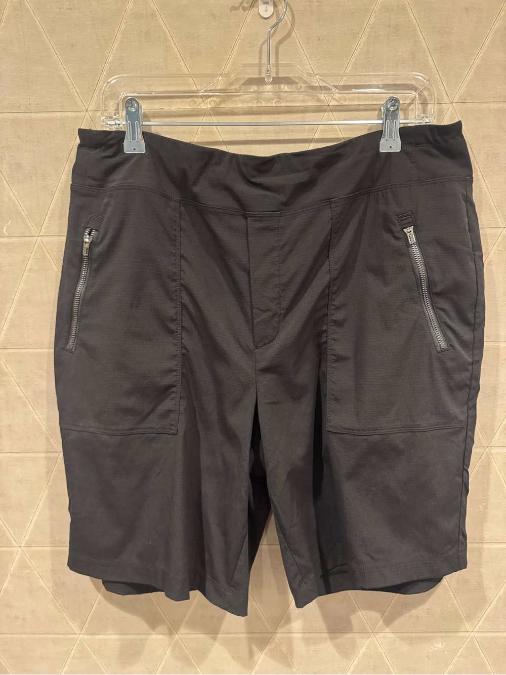 Athleta North Trekkie Bermuda Shorts in black 14 - Picture 3 of 9